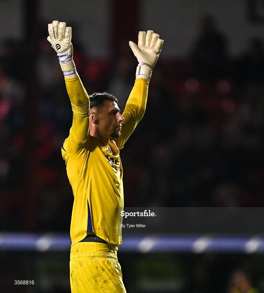 14 September 2026; Drogheda United goalkeeper Luke Dennison celebrates toward Drogheda United supporters during the SSE Airtricity Men’s Premier Division match between Shelbourne and Drogheda United at Tolka Park in Dublin. Photo by Tyler Miller/Sportsfile