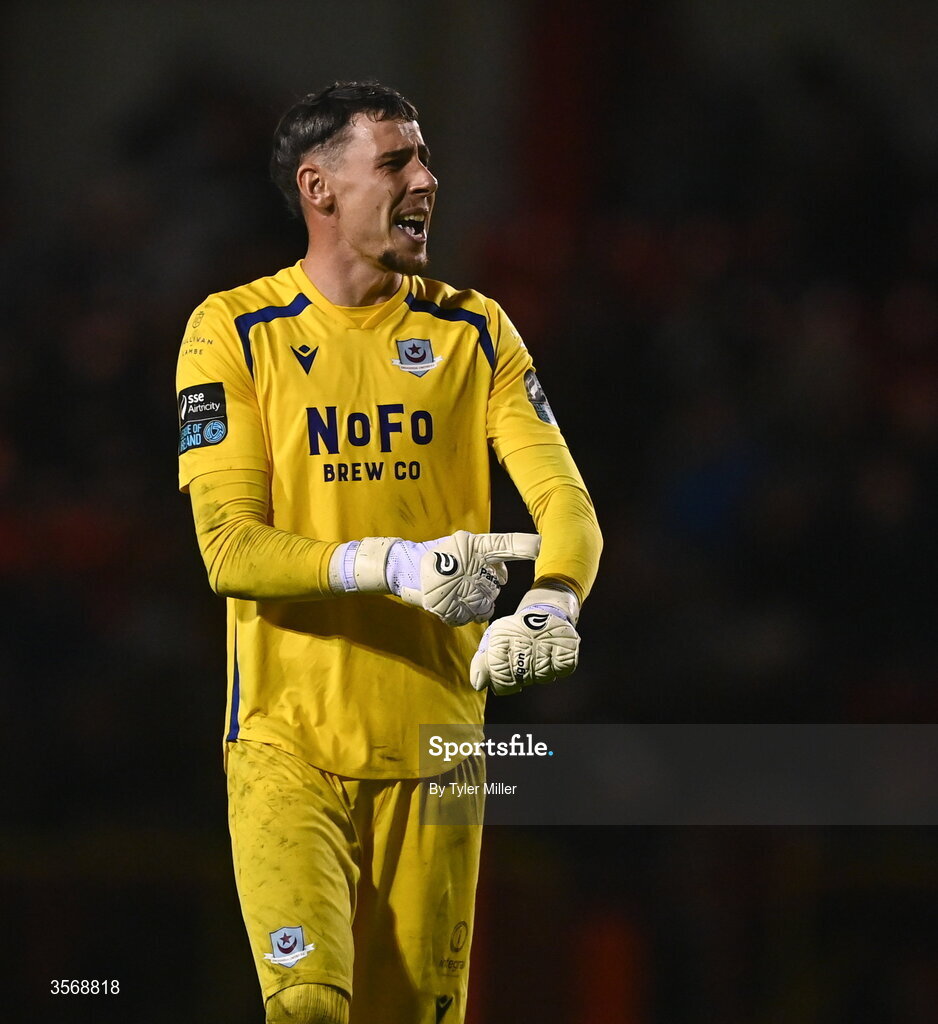 14 September 2026; Drogheda United goalkeeper Luke Dennison speaks with Drogheda United supporters during the SSE Airtricity Men’s Premier Division match between Shelbourne and Drogheda United at Tolka Park in Dublin. Photo by Tyler Miller/Sportsfile