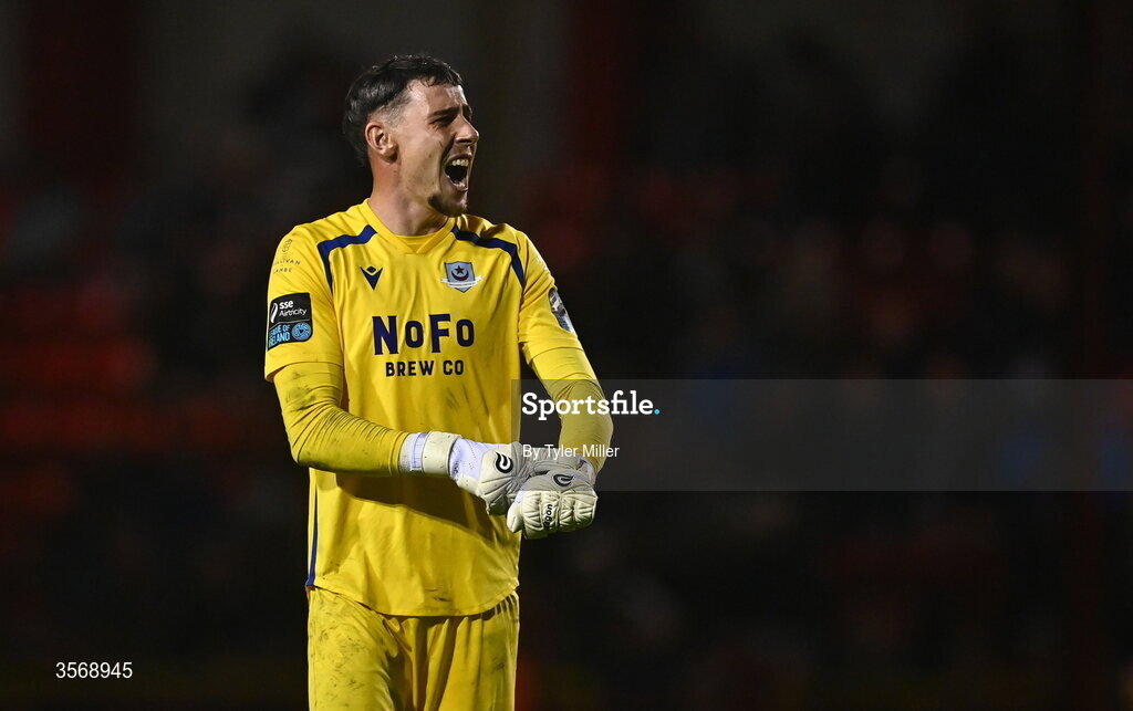 14 September 2026; Drogheda United goalkeeper Luke Dennison speaks with Drogheda United supporters during the SSE Airtricity Men’s Premier Division match between Shelbourne and Drogheda United at Tolka Park in Dublin. Photo by Tyler Miller/Sportsfile