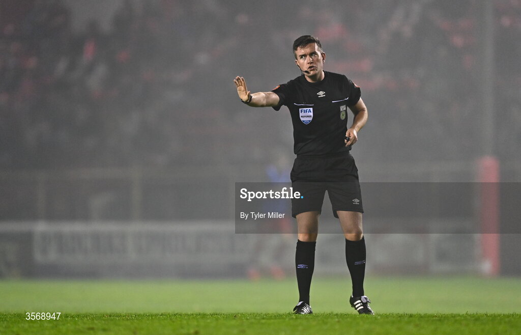 14 September 2026; Referee Aaron O'Dowd during the SSE Airtricity Men’s Premier Division match between Shelbourne and Drogheda United at Tolka Park in Dublin. Photo by Tyler Miller/Sportsfile