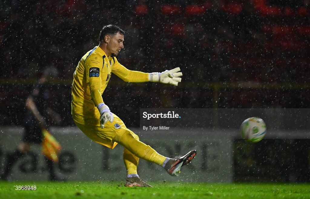 14 September 2026; Drogheda United goalkeeper Luke Dennison during the SSE Airtricity Men’s Premier Division match between Shelbourne and Drogheda United at Tolka Park in Dublin. Photo by Tyler Miller/Sportsfile