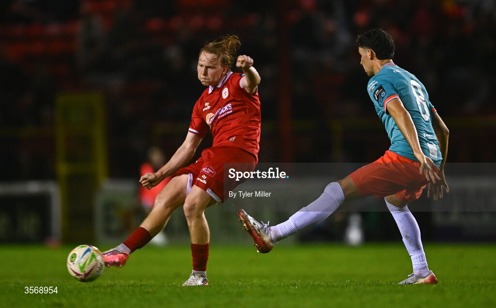 14 September 2026; Jack Henry-Francis of Shelbourne in action against Ethan O'Brien of Drogheda United during the SSE Airtricity Men’s Premier Division match between Shelbourne and Drogheda United at Tolka Park in Dublin. Photo by Tyler Miller/Sportsfile