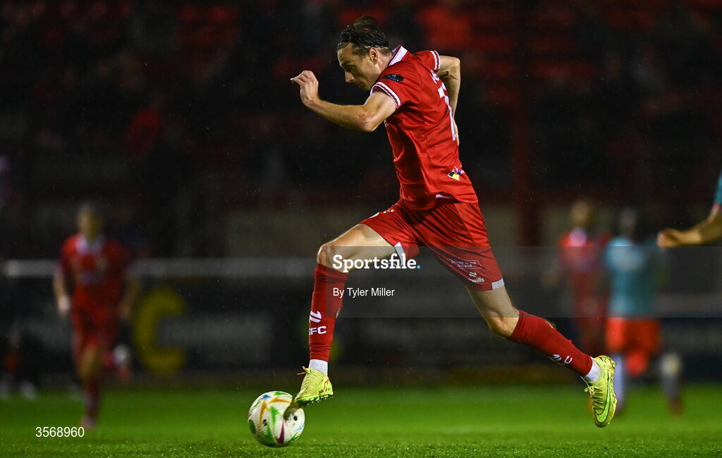 14 September 2026; Daniel Kelly of Shelbourne on his way to scoring his side's first goal during the SSE Airtricity Men’s Premier Division match between Shelbourne and Drogheda United at Tolka Park in Dublin. Photo by Tyler Miller/Sportsfile