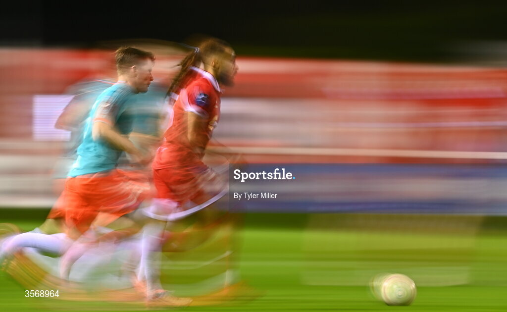 14 September 2026; Milan Mbeng of Shelbourne in action against Conor Kane of Drogheda United during the SSE Airtricity Men’s Premier Division match between Shelbourne and Drogheda United at Tolka Park in Dublin. Photo by Tyler Miller/Sportsfile
