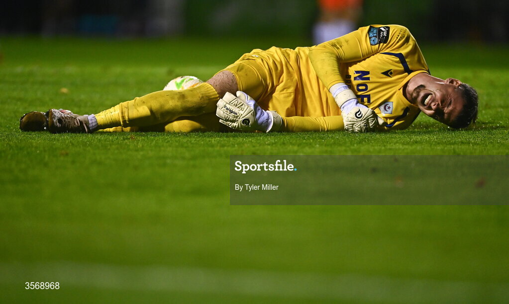 14 September 2026; Drogheda United goalkeeper Luke Dennison goes to ground with an injury during the SSE Airtricity Men’s Premier Division match between Shelbourne and Drogheda United at Tolka Park in Dublin. Photo by Tyler Miller/Sportsfile