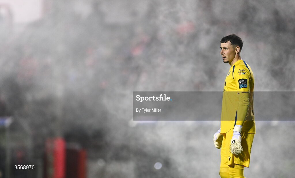 14 September 2026; Drogheda United goalkeeper Luke Dennison during the SSE Airtricity Men’s Premier Division match between Shelbourne and Drogheda United at Tolka Park in Dublin. Photo by Tyler Miller/Sportsfile