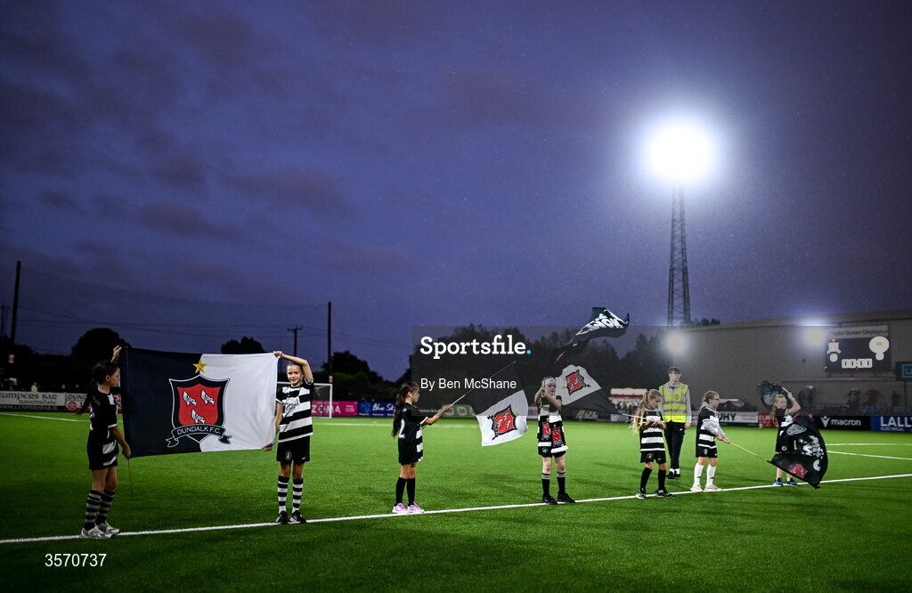 14 September 2026; Players from the Quay Celtic U9 girls squad as flagbearers before the SSE Airtricity Men’s Premier Division match between Dundalk and St Patrick's Athletic at Oriel Park in Dundalk, Louth. Photo by Ben McShane/Sportsfile