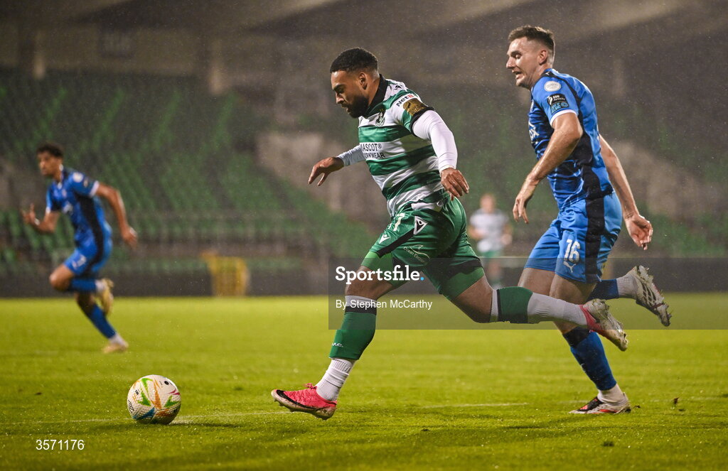 18 September 2026; Jake Mulraney of Shamrock Rovers in action against Hayden Cann of Waterford during the SSE Airtricity Men’s Premier Division match between Shamrock Rovers and Waterford at Tallaght Stadium in Dublin. Photo by Stephen McCarthy/Sportsfile