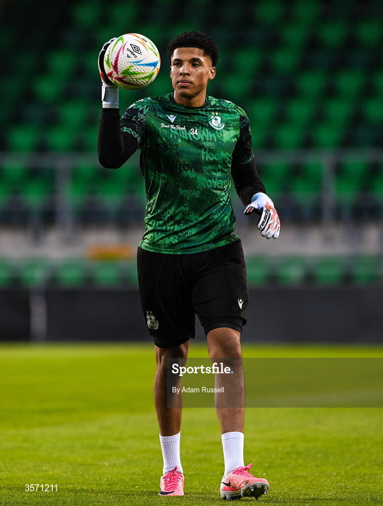 18 September 2026; Shamrock Rovers goalkeeper Todd Bazunu warms up before the SSE Airtricity Men’s Premier Division match between Shamrock Rovers and Waterford at Tallaght Stadium in Dublin. Photo by Adam Russell/Sportsfile