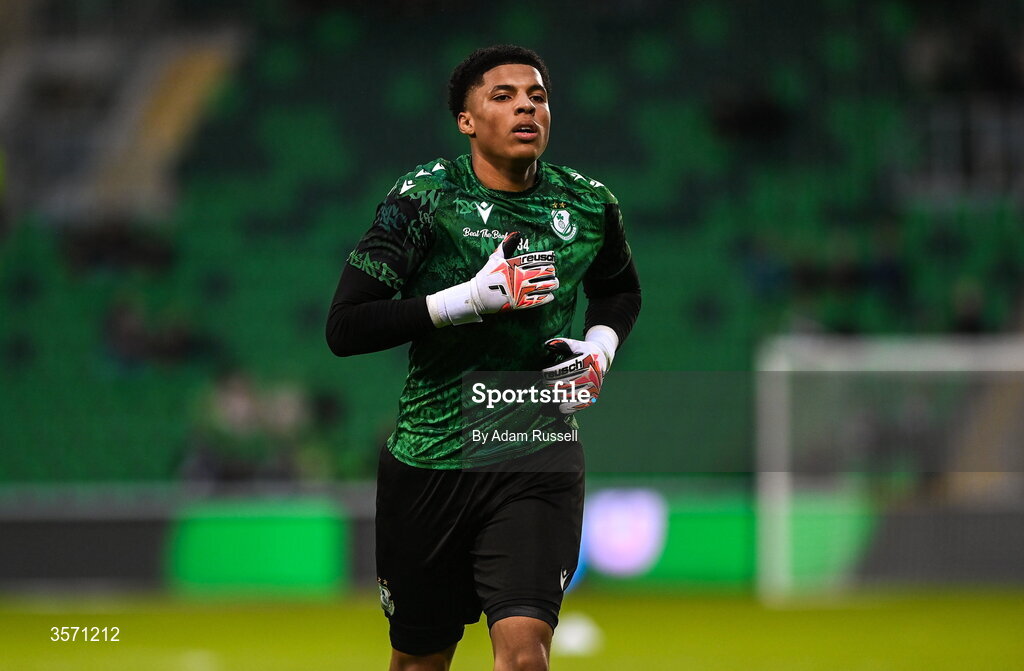 18 September 2026; Shamrock Rovers goalkeeper Todd Bazunu warms up before the SSE Airtricity Men’s Premier Division match between Shamrock Rovers and Waterford at Tallaght Stadium in Dublin. Photo by Adam Russell/Sportsfile