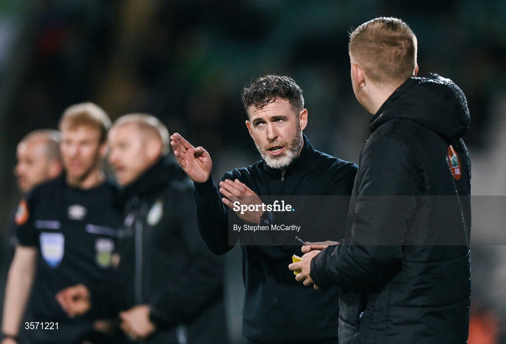 18 September 2026; Shamrock Rovers manager Stephen Bradley speaks to the fourth official Daniel Murphy during the SSE Airtricity Men’s Premier Division match between Shamrock Rovers and Waterford at Tallaght Stadium in Dublin. Photo by Stephen McCarthy/Sportsfile