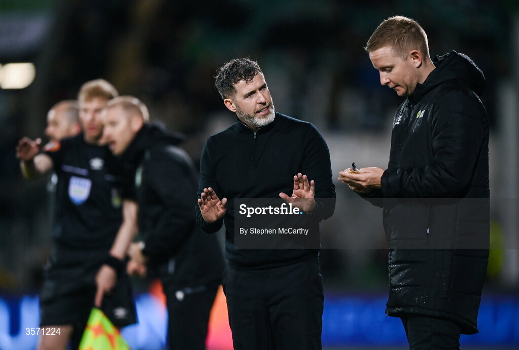 18 September 2026; Shamrock Rovers manager Stephen Bradley speaks to the fourth official Daniel Murphy during the SSE Airtricity Men’s Premier Division match between Shamrock Rovers and Waterford at Tallaght Stadium in Dublin. Photo by Stephen McCarthy/Sportsfile