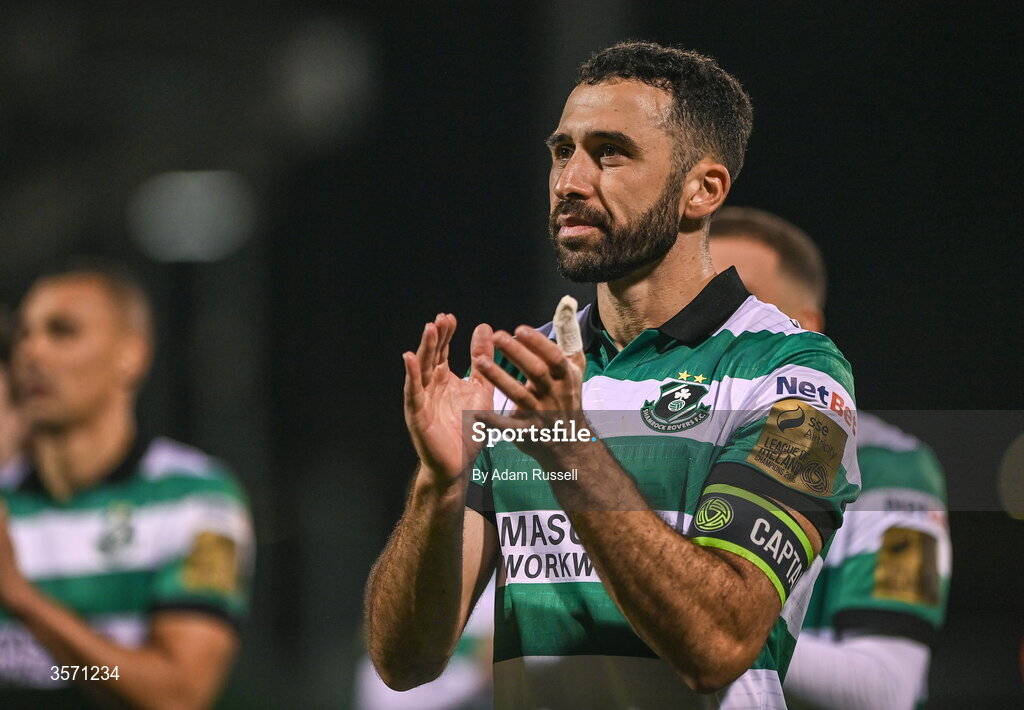 18 September 2026; Roberto Lopes of Shamrock Rovers acknowledges his side's supporters after the SSE Airtricity Men’s Premier Division match between Shamrock Rovers and Waterford at Tallaght Stadium in Dublin. Photo by Adam Russell/Sportsfile