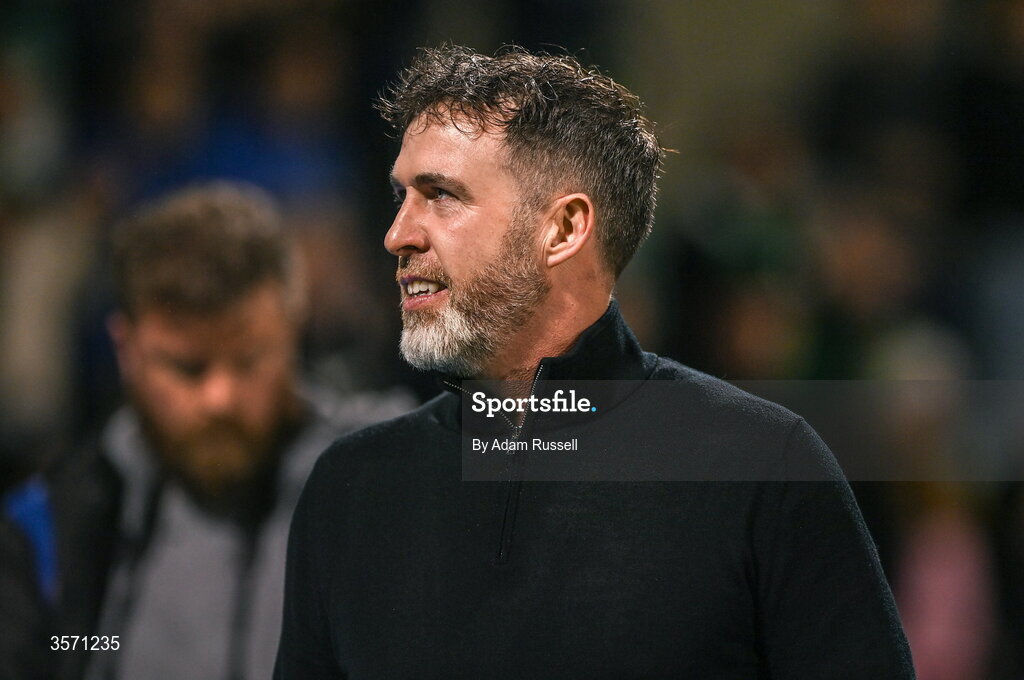 18 September 2026; Shamrock Rovers manager Stephen Bradley acknowledges his side's supporters after the SSE Airtricity Men’s Premier Division match between Shamrock Rovers and Waterford at Tallaght Stadium in Dublin. Photo by Adam Russell/Sportsfile