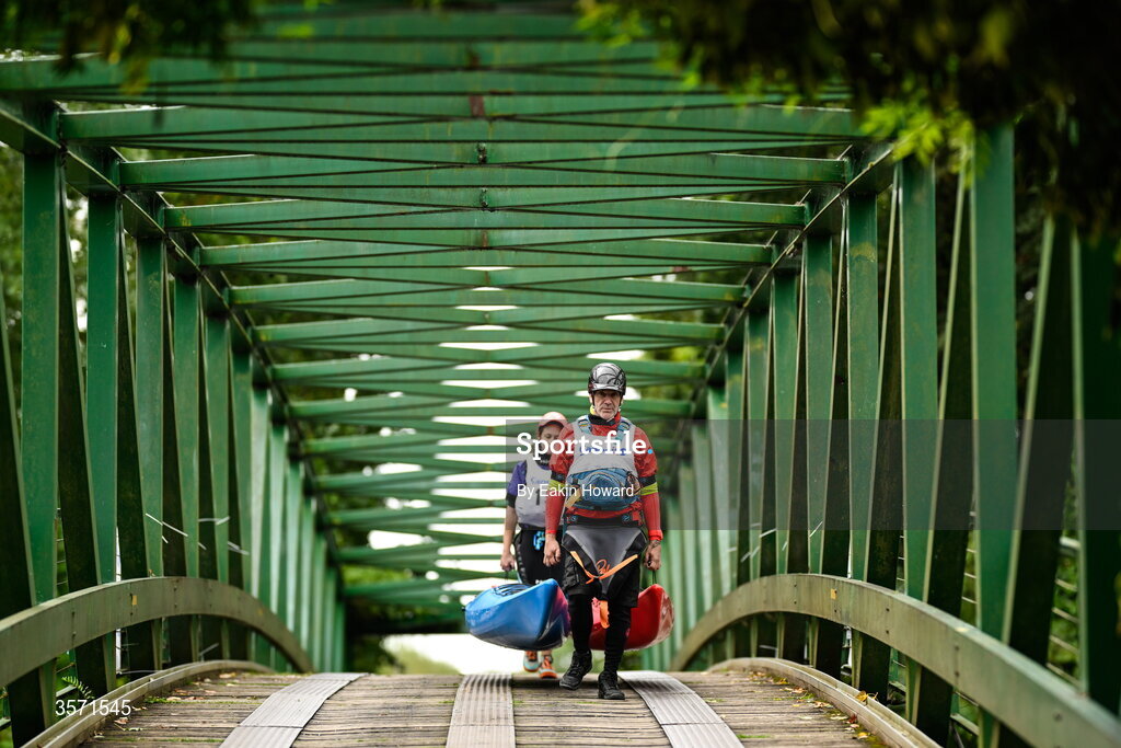 19 September 2026; Nigel Cassidy and Niamh O'Flanagan of Errit Kayak Club walk to the water during the 65th International Liffey Descent at The K Club in Straffan, Kildare. Photo by Eakin Howard/Sportsfile