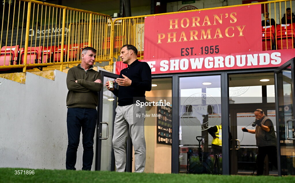 19 September 2026; St Patrick's Athletic manager Stephen Kenny, left, and Sligo Rovers manager Darren Purse before the SSE Airtricity Men’s Premier Division match between Sligo Rovers and St Patrick's Athletic at The Showgrounds in Sligo. Photo by Tyler Miller/Sportsfile