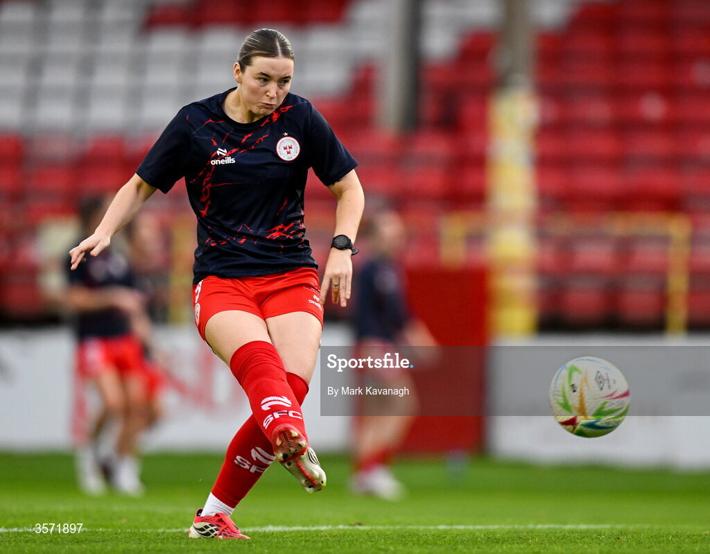 19 September 2026; Kate Mooney of Shelbourne warms up before the SSE Airtricity Women's Premier Division match between Shelbourne and Shamrock Rovers at Tolka Park in Drumcondra, Dublin. Photo by Mark Kavanagh/Sportsfile