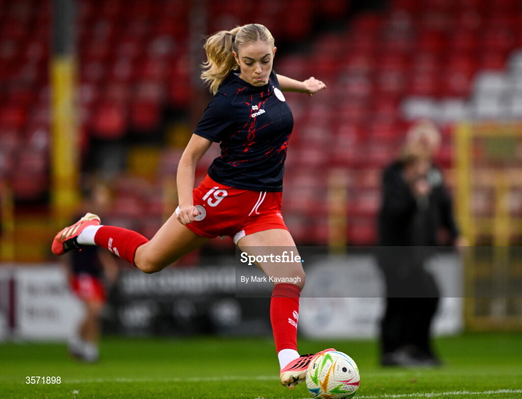 19 September 2026; Maddy McKinley of Shelbourne warms up before the SSE Airtricity Women's Premier Division match between Shelbourne and Shamrock Rovers at Tolka Park in Drumcondra, Dublin. Photo by Mark Kavanagh/Sportsfile