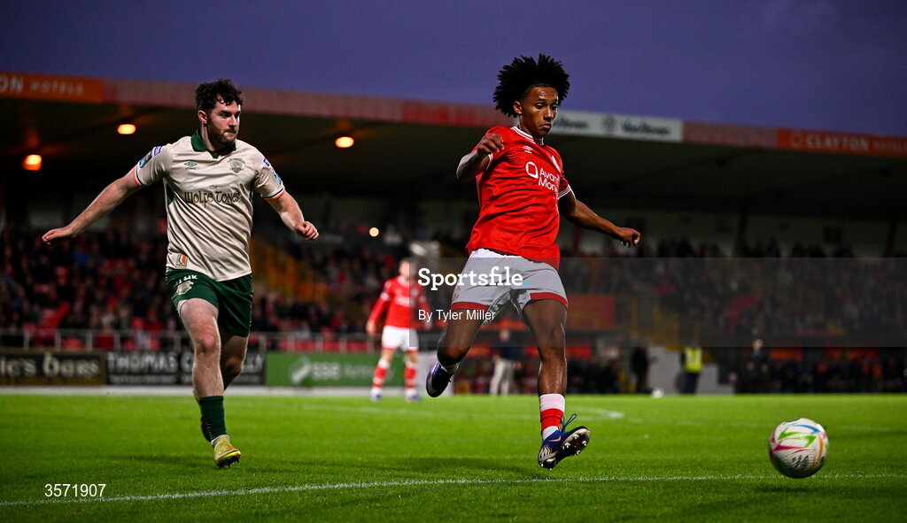 19 September 2026; Aidan Gabbidon of Sligo Rovers in action against Aidan Keena of St Patrick's Athletic during the SSE Airtricity Men’s Premier Division match between Sligo Rovers and St Patrick's Athletic at The Showgrounds in Sligo. Photo by Tyler Miller/Sportsfile