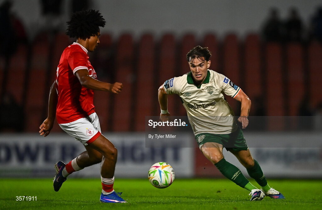 19 September 2026; Anto Breslin of St Patrick's Athletic in action against Aidan Gabbidon of Sligo Rovers during the SSE Airtricity Men’s Premier Division match between Sligo Rovers and St Patrick's Athletic at The Showgrounds in Sligo. Photo by Tyler Miller/Sportsfile