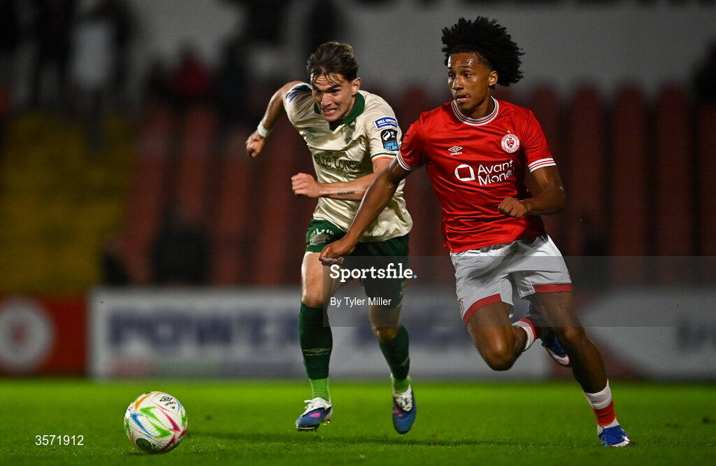 19 September 2026; Aidan Gabbidon of Sligo Rovers in action against Anto Breslin of St Patrick's Athletic during the SSE Airtricity Men’s Premier Division match between Sligo Rovers and St Patrick's Athletic at The Showgrounds in Sligo. Photo by Tyler Miller/Sportsfile