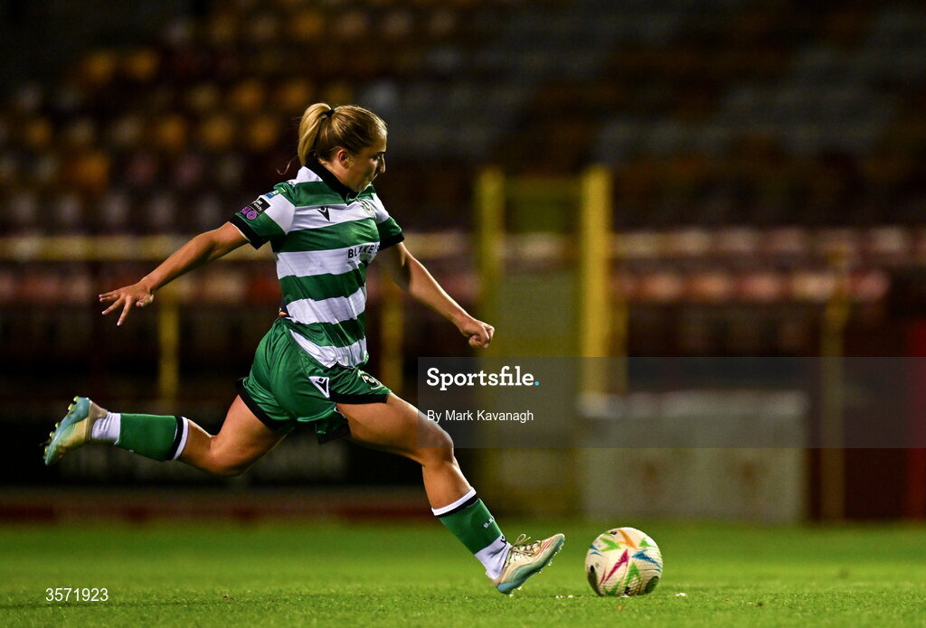 19 September 2026; Ellen Molloy of Shamrock Rovers attempts a shot on goal during the SSE Airtricity Women's Premier Division match between Shelbourne and Shamrock Rovers at Tolka Park in Drumcondra, Dublin. Photo by Mark Kavanagh/Sportsfile