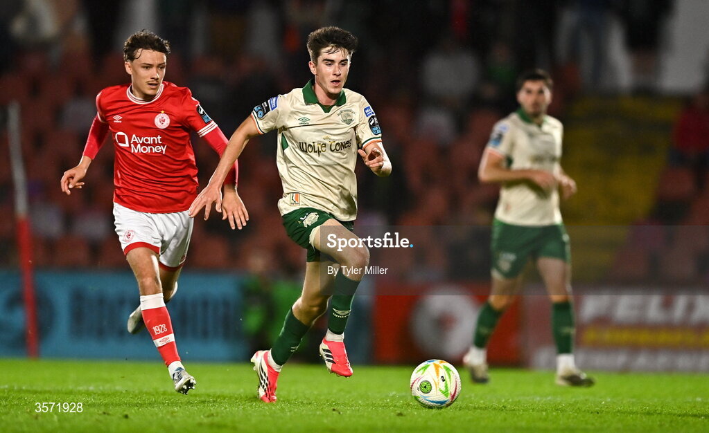 19 September 2026; Ryan Sheridan of St Patrick's Athletic in action against Archie Meekison of Sligo Rovers during the SSE Airtricity Men’s Premier Division match between Sligo Rovers and St Patrick's Athletic at The Showgrounds in Sligo. Photo by Tyler Miller/Sportsfile