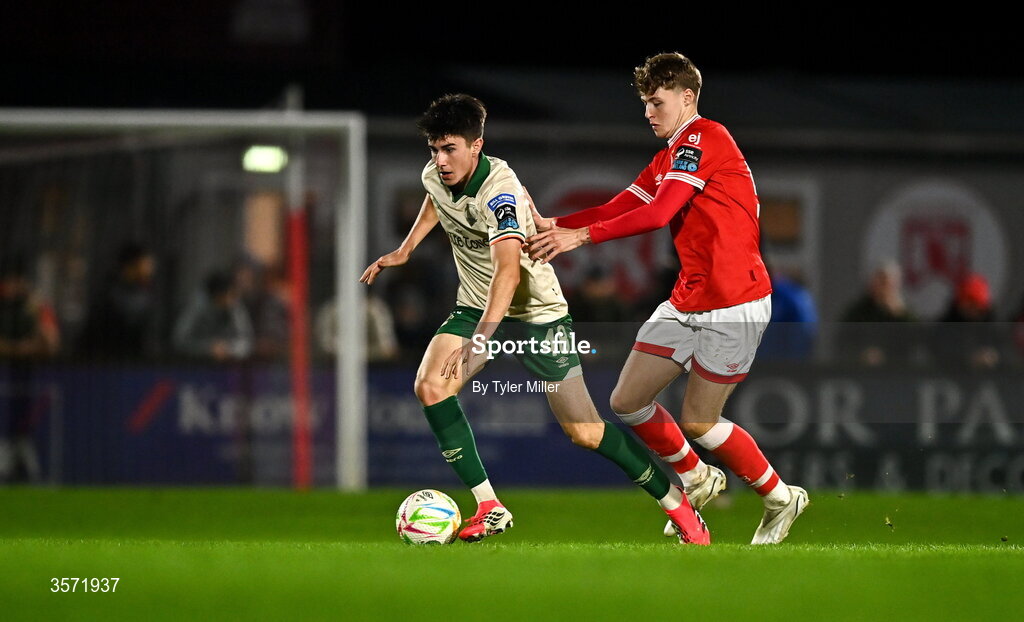 19 September 2026; Ryan Sheridan of St Patrick's Athletic in action against Reuben Gillespie of Sligo Rovers during the SSE Airtricity Men’s Premier Division match between Sligo Rovers and St Patrick's Athletic at The Showgrounds in Sligo. Photo by Tyler Miller/Sportsfile