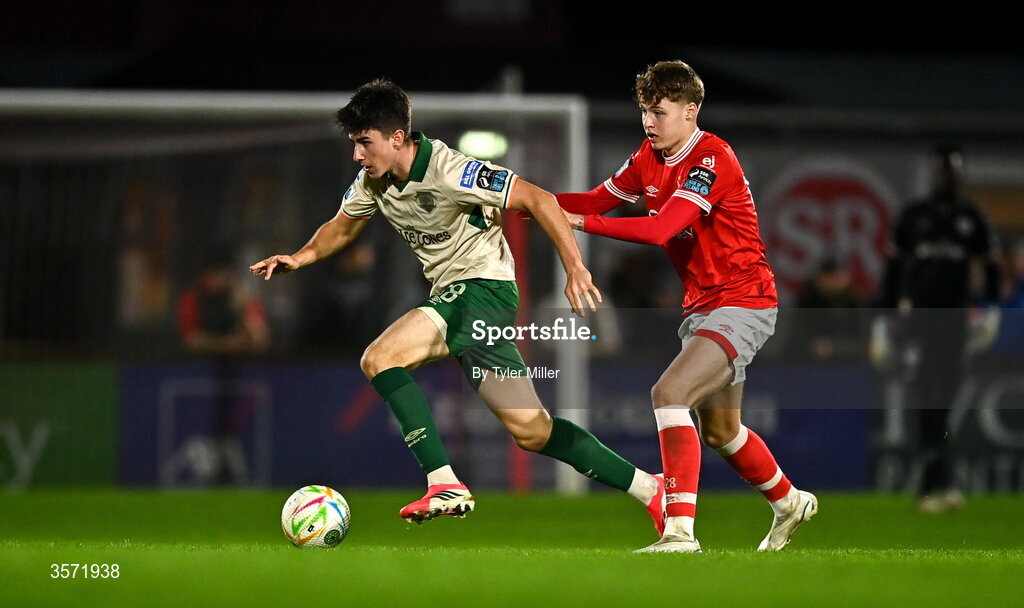 19 September 2026; Ryan Sheridan of St Patrick's Athletic in action against Reuben Gillespie of Sligo Rovers during the SSE Airtricity Men’s Premier Division match between Sligo Rovers and St Patrick's Athletic at The Showgrounds in Sligo. Photo by Tyler Miller/Sportsfile