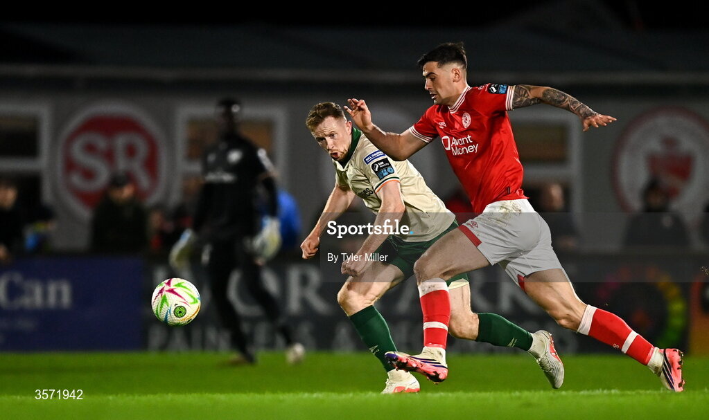 19 September 2026; Cian Kavanagh of Sligo Rovers in action against Sean Hoare of St Patrick's Athletic during the SSE Airtricity Men’s Premier Division match between Sligo Rovers and St Patrick's Athletic at The Showgrounds in Sligo. Photo by Tyler Miller/Sportsfile