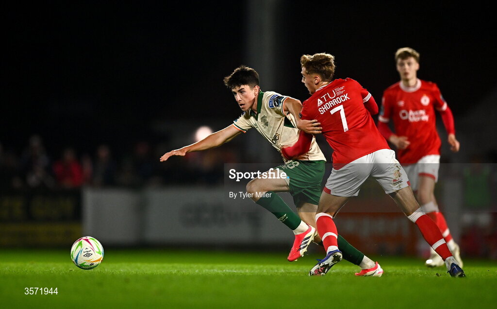 19 September 2026; Ryan Sheridan of St Patrick's Athletic in action against Jack Shorrock of Sligo Rovers during the SSE Airtricity Men’s Premier Division match between Sligo Rovers and St Patrick's Athletic at The Showgrounds in Sligo. Photo by Tyler Miller/Sportsfile