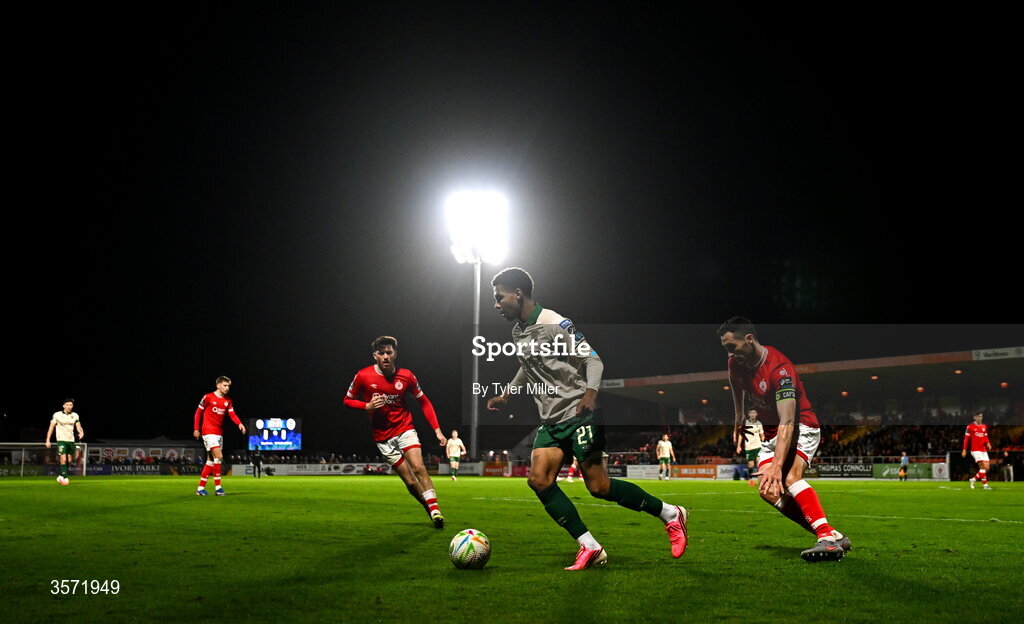 19 September 2026; Anthony Olusanya of St Patrick's Athletic in action against Sean Stewart, left, and Carl McHugh of Sligo Rovers during the SSE Airtricity Men’s Premier Division match between Sligo Rovers and St Patrick's Athletic at The Showgrounds in Sligo. Photo by Tyler Miller/Sportsfile
