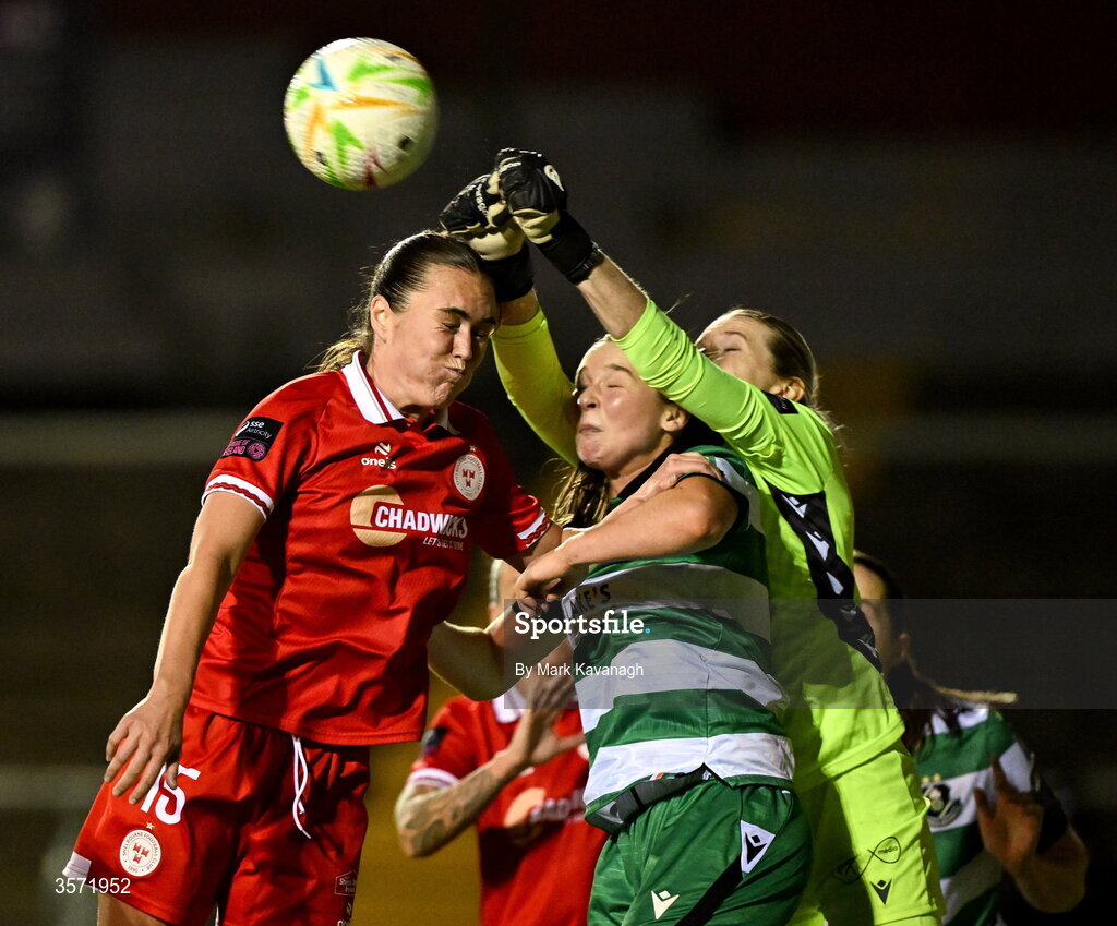 19 September 2026; Shamrock Rovers goalkeeper Erica Turner punches the ball away from Jess Gargan of Shelbourne during the SSE Airtricity Women's Premier Division match between Shelbourne and Shamrock Rovers at Tolka Park in Drumcondra, Dublin. Photo by Mark Kavanagh/Sportsfile