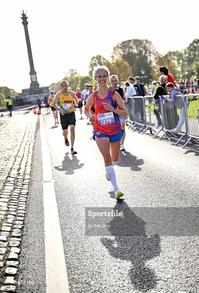 20 September 2026; Aine Ni Ghloinn from Dublin pictured during the 2026 Irish Life Dublin Half Marathon, which took place on Sunday 20th September in Phoenix Park, marking the final event of the 2026 Irish Life Dublin Race Series. Photo by Seb Daly/Sportsfile