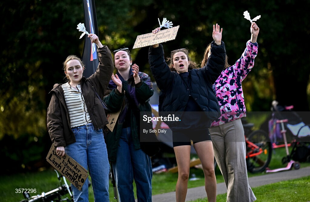 20 September 2026; Spectators encourage runners during the 2026 Irish Life Dublin Half Marathon, which took place on Sunday 20th September in Phoenix Park, marking the final event of the 2026 Irish Life Dublin Race Series. Photo by Seb Daly/Sportsfile