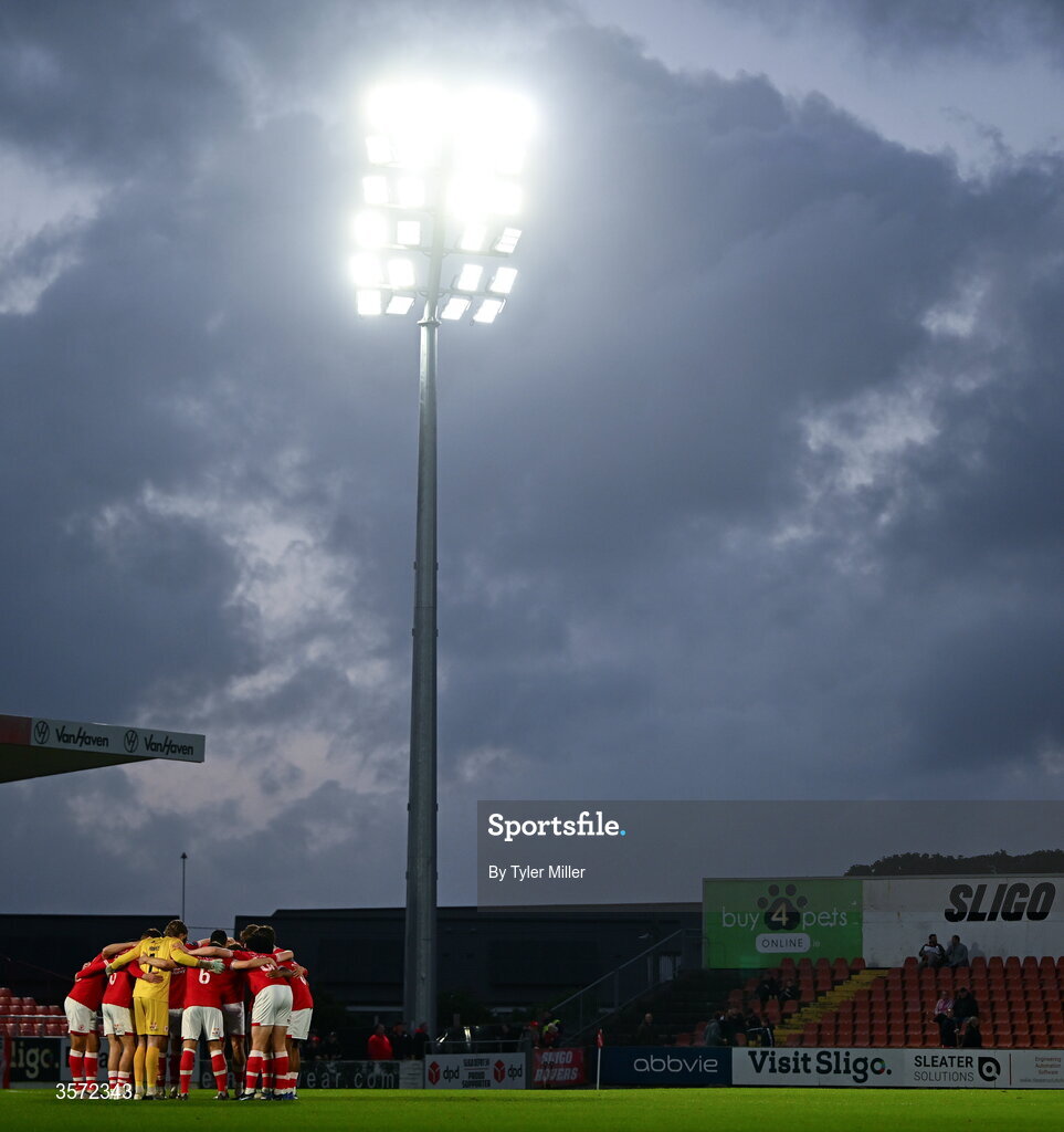 19 September 2026; Sligo Rovers players huddle before the SSE Airtricity Men’s Premier Division match between Sligo Rovers and St Patrick's Athletic at The Showgrounds in Sligo. Photo by Tyler Miller/Sportsfile