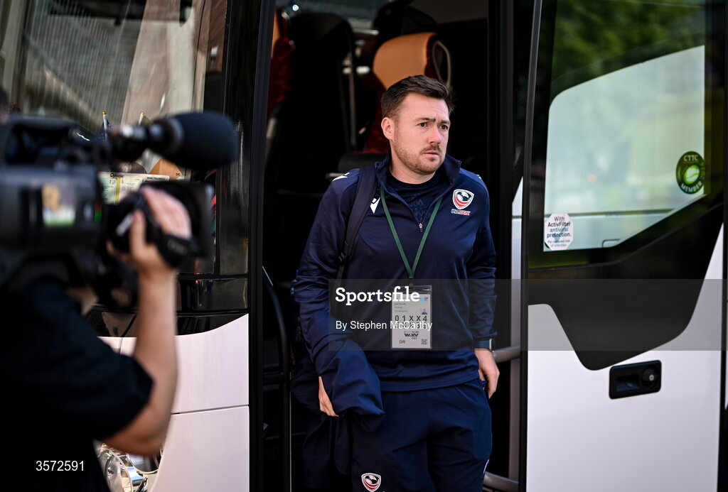 20 September 2026; USA head coach Jack Hanratty arrives for the WXV Global Series match between Ireland and USA at Tallaght Stadium in Dublin. Photo by Stephen McCarthy/Sportsfile