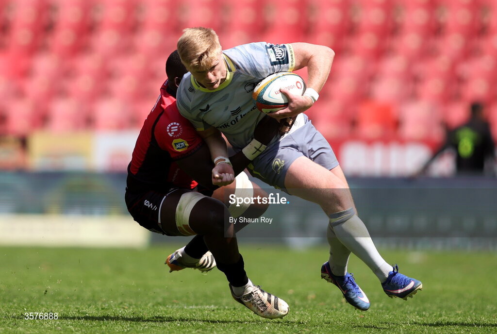 26 September 2026; Tommy O'Brien of Leinster in action against Batho Hlekani of 10bet Lions during the United Rugby Championship match between Lions and Leinster at Ellis Park in Johannesburg, South Africa. Photo by Shaun Roy/Sportsfile