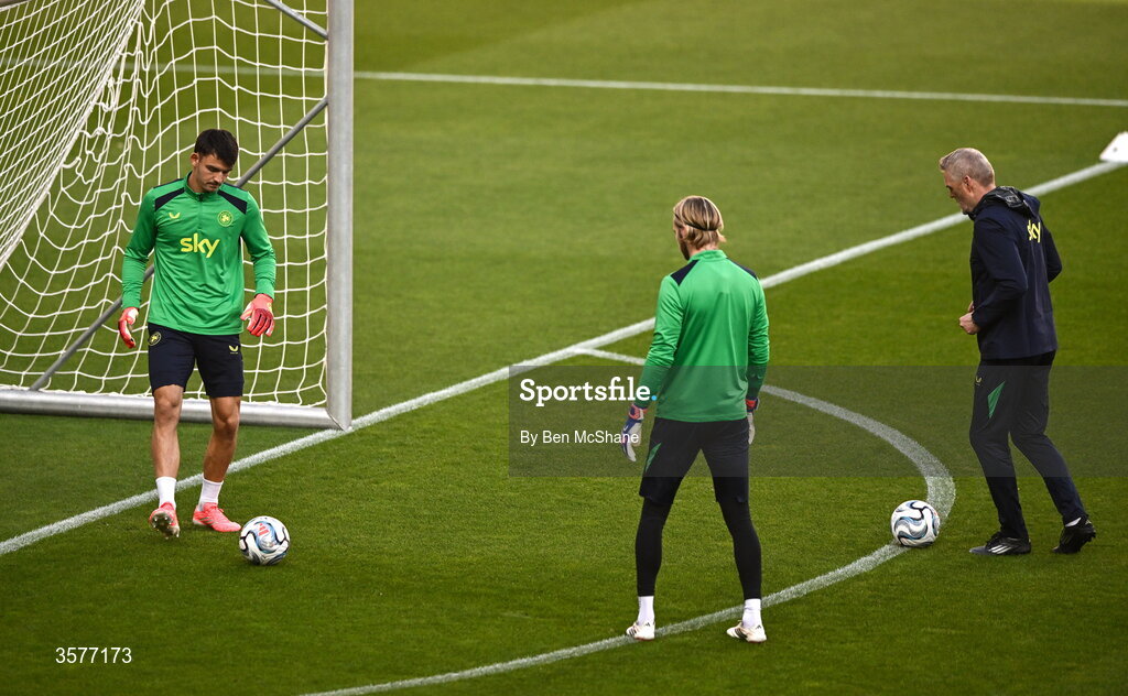 26 September 2026; Goalkeepers Max O'Leary, left, and Caoimhín Kelleher with goalkeeping coach Gudmundur Hreidarsson during the Republic of Ireland training session at Nagyerdei Stadion in Debrecen, Hungary. Photo by Ben McShane/Sportsfile