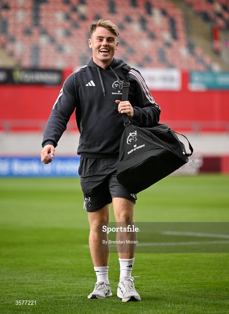 26 September 2026; Charlie O’Shea of Munster arrives before the United Rugby Championship match between Munster and Glasgow Warriors at Thomond Park in Limerick. Photo by Brendan Moran/Sportsfile