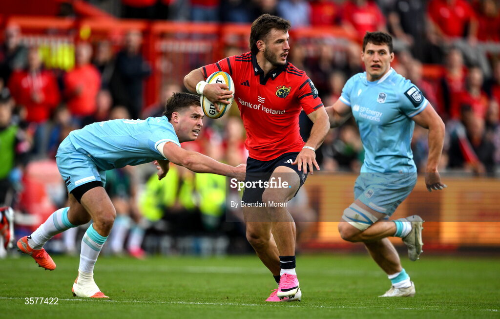 26 September 2026; Alex Nankivell of Munste breaks the tackle of Dan Lancaster of Glasgow Warriors during the United Rugby Championship match between Munster and Glasgow Warriors at Thomond Park in Limerick. Photo by Brendan Moran/Sportsfile