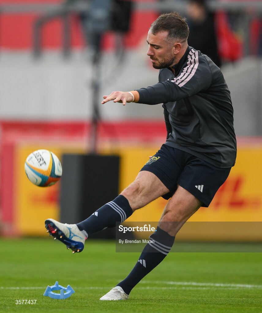26 September 2026; JJ Hanrahan of Munster warms up before the United Rugby Championship match between Munster and Glasgow Warriors at Thomond Park in Limerick. Photo by Brendan Moran/Sportsfile