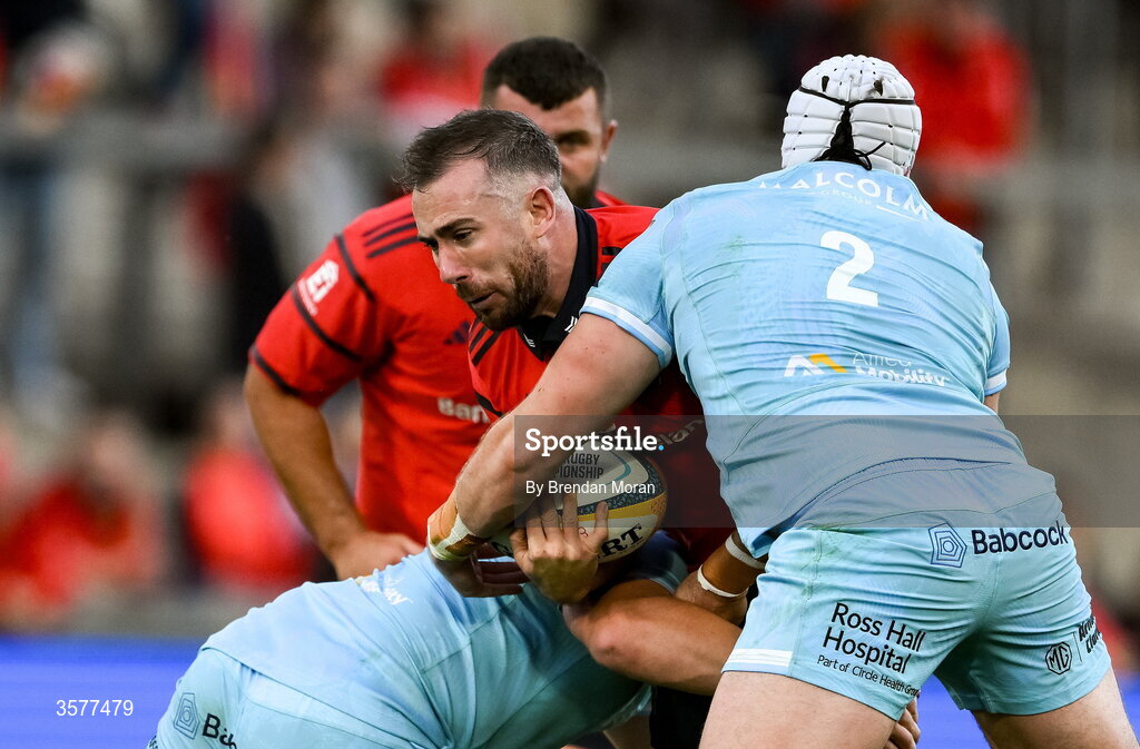 26 September 2026; JJ Hanrahan of Munster is tackled by Murphy Walker and Gregor Hiddleston of Glasgow Warriors during the United Rugby Championship match between Munster and Glasgow Warriors at Thomond Park in Limerick. Photo by Brendan Moran/Sportsfile