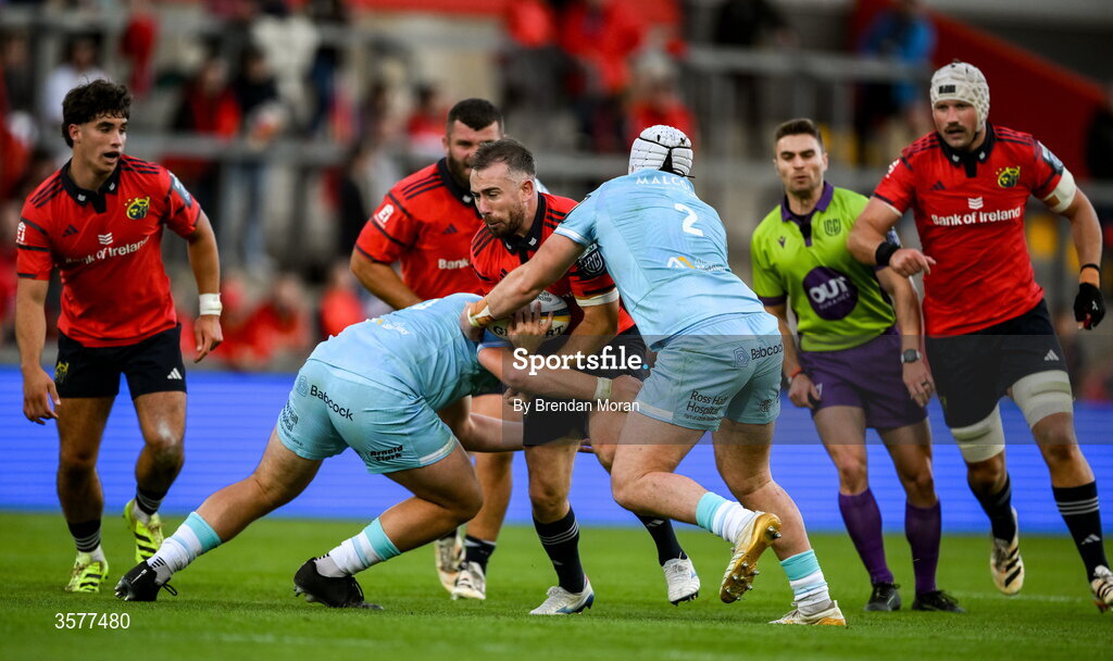 26 September 2026; JJ Hanrahan of Munster is tackled by Murphy Walker and Gregor Hiddleston of Glasgow Warriors during the United Rugby Championship match between Munster and Glasgow Warriors at Thomond Park in Limerick. Photo by Brendan Moran/Sportsfile