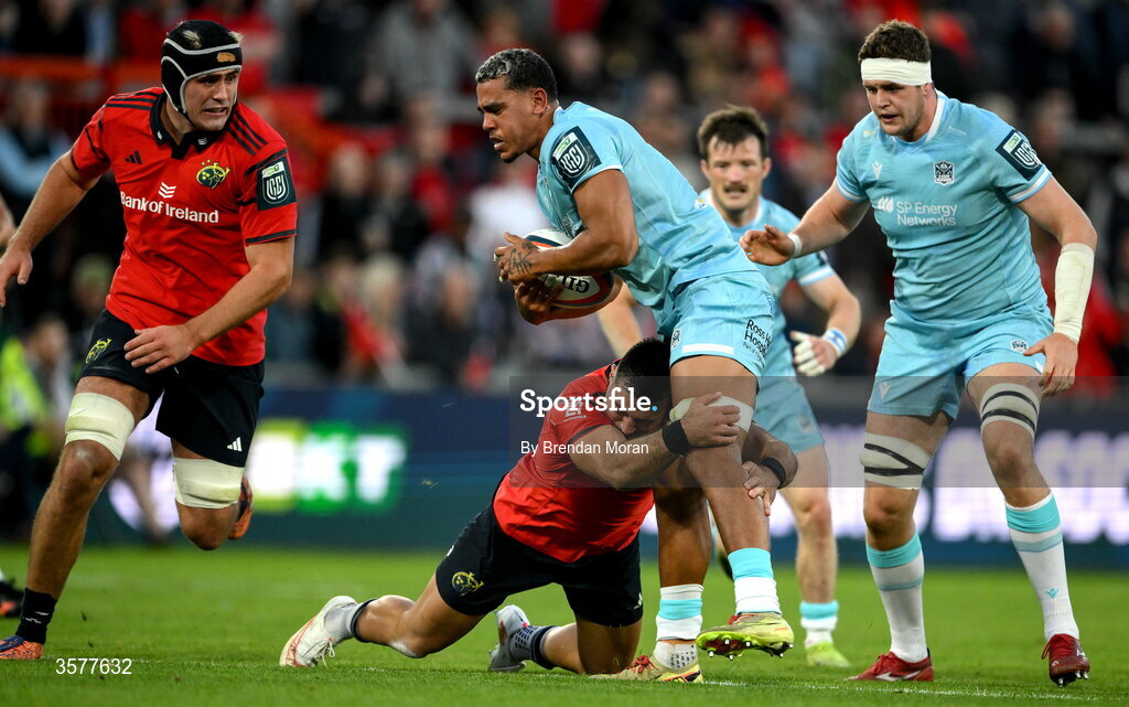 26 September 2026; Macenzzie Duncan of Glasgow Warriors is tackled by Dan Kelly of Munster during the United Rugby Championship match between Munster and Glasgow Warriors at Thomond Park in Limerick. Photo by Brendan Moran/Sportsfile