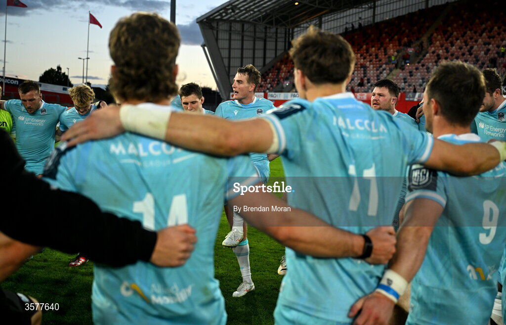 26 September 2026; Glasgow Warriors captain Stafford McDowall, centre, speaks to his teammates after the United Rugby Championship match between Munster and Glasgow Warriors at Thomond Park in Limerick. Photo by Brendan Moran/Sportsfile