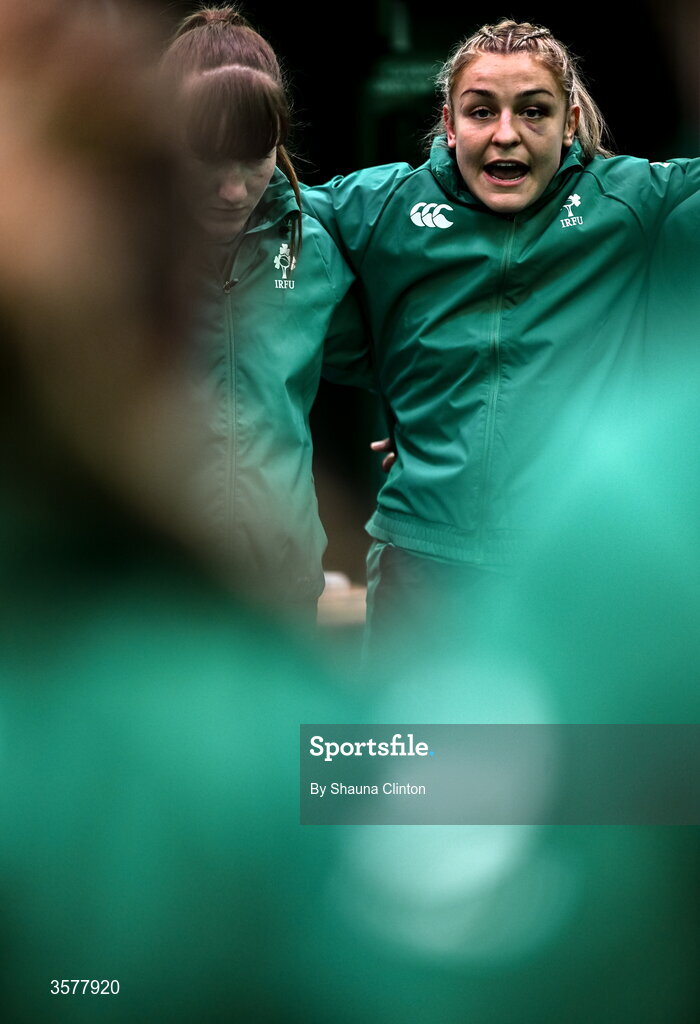 27 September 2026; Ireland captain Erin King encourages her teammates in the Ireland dressingroom before the WXV Global Series match between Ireland and Japan at Dexcom Stadium in Galway. Photo by Shauna Clinton/Sportsfile