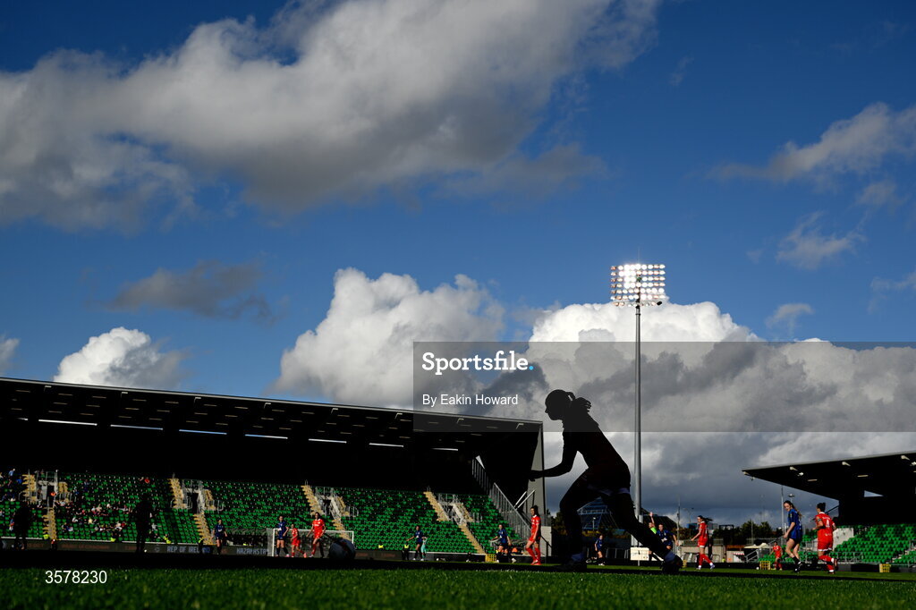 27 September 2026; Leah Doyle of Shelbourne takes a free kick during the 2026 Club Orange Women's FAI Cup final between Athlone Town and Shelbourne at Tallaght Stadium in Dublin. Photo by Eakin Howard/Sportsfile