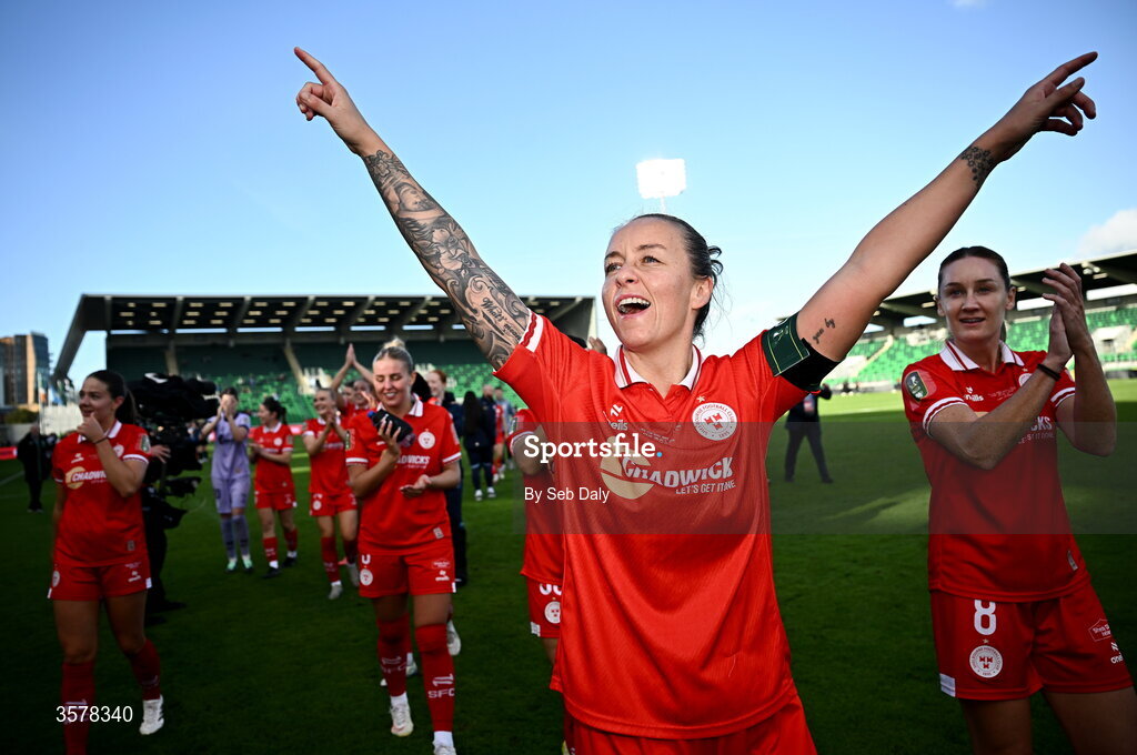 27 September 2026; Shelbourne captain Pearl Slattery celebrates after the 2026 Club Orange Women's FAI Cup final between Athlone Town and Shelbourne at Tallaght Stadium in Dublin. Photo by Seb Daly/Sportsfile