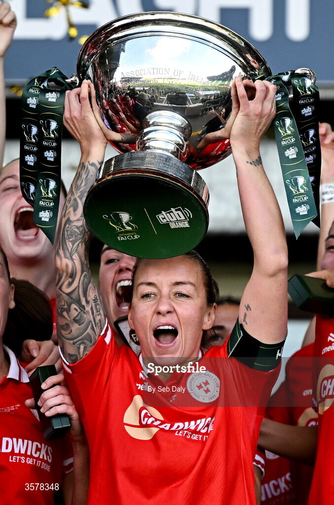 27 September 2026; Shelbourne captain Pearl Slattery lifts the Club Orange Women's FAI Cup  after her side's victory in the 2026 Club Orange Women's FAI Cup final between Athlone Town and Shelbourne at Tallaght Stadium in Dublin. Photo by Seb Daly/Sportsfile